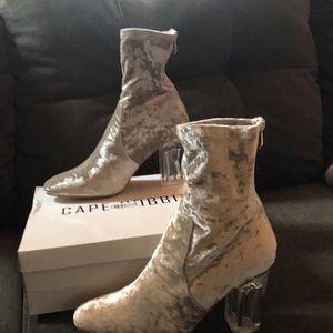 NIB sz 10 crushed velvet lucite boots 3 1/2” heel